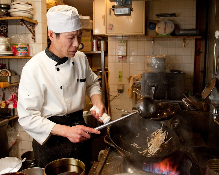 長年の中国料理のキャリアを誇る中国人シェフが腕を振るいます