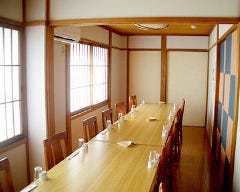 2階席はお料理・コース等と一緒にご予約をお願いします。