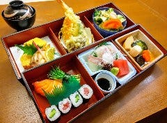 平日・土曜はセットが選べるお得なランチが人気！