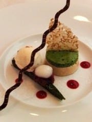 ディナーコースのデザートの１例です。