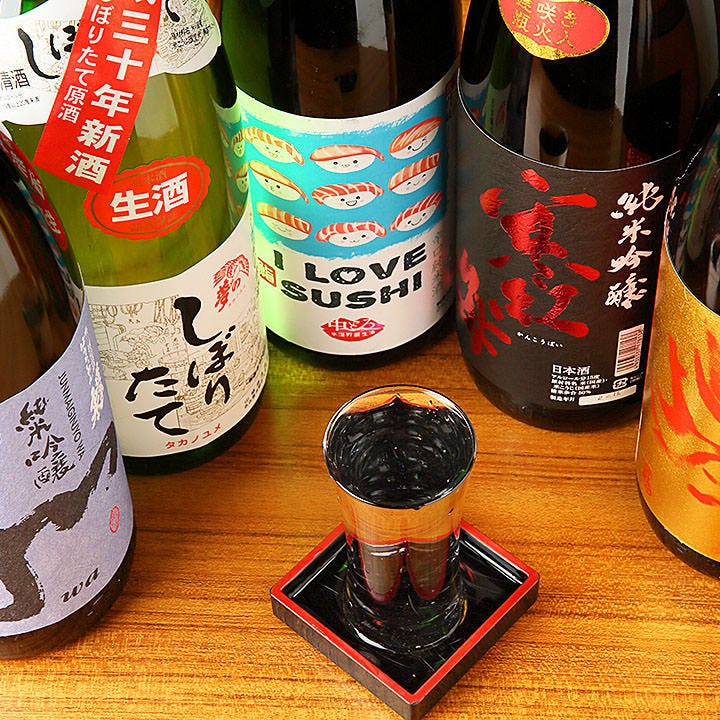 時季に合わせたオススメの日本酒を毎度ご用意。自慢のお寿司に◎