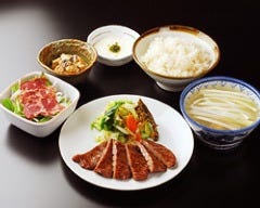 牛たん炭焼 利久 石巻山下店 