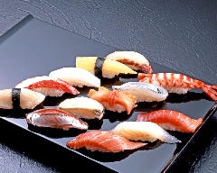 素材の美味しさが際立つ 本格江戸前鮨を