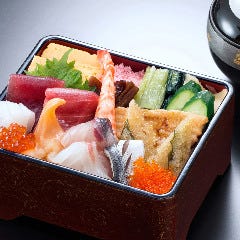 当店自慢の鮨や刺身を リーズナブルに楽しめます