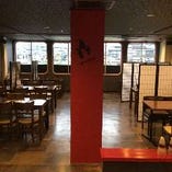 【２Ｆフロア】リニューアルオープン!!最大45名まで収容できるテーブル席