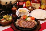 西新店のお勧めメニュー☆
熟成リブロースステーキは一押し！