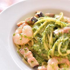 磯の香る青海苔クリームパスタ、自家製ベーコンのコクが絶品！