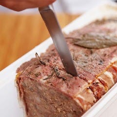 手間を惜しまず丁寧に作り上げたシャルキュトリをご堪能あれ♪