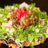 【お好み焼き】
大阪ならではの味をお届け！本格的な味わい♪