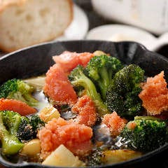 30種以上の日替わり具材から選んでカスタマイズできるアヒージョ