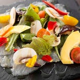 彩り野菜と鮮魚のカルパッチョ
