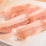 フランス産「麦の穂豚」三元豚とんとろ(2680円コース～)　きれいな桜色。赤身の多さ。食感、甘み。秀でたとんとろです。