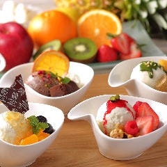 オリエンタルホテル広島_有料オプションで、自分で盛り付けるパフェコーナーもご用意できます。