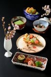京懐石
旬の食材と季節の味覚を。