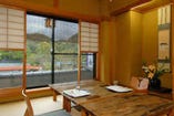 宇治川の絶景を
満喫できる個室