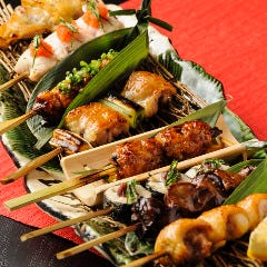 名古屋ｺｰﾁﾝの串焼き盛り合わせ じっくりと炭火で焼き上げました