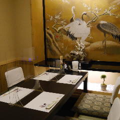 都会の喧騒を忘れさせる 落ち着きのある空間で寛ぎの時間を