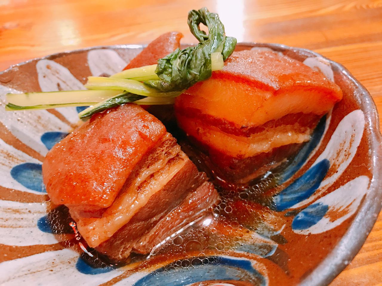 沖縄料理の定番「ラフティー」を始めバラエティー豊かなメニュー