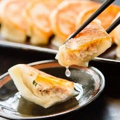 【博多鉄板焼き餃子】 大満足すること間違いなし!!
