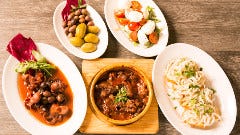 熟成肉ステーキに合鴨やイタリア牛のイチボ、カンガルーのフィレ