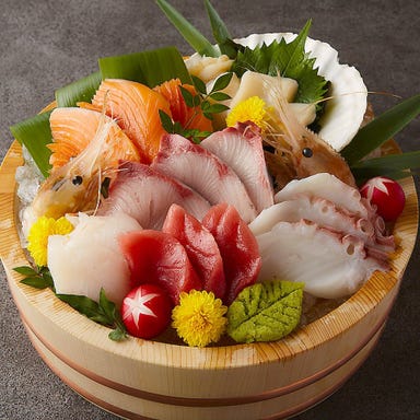 新潟の旬菜旬魚とおばんざい 九十九 ‐つくも‐ 長岡駅前店_豪華鮮魚の桶盛り