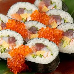 具材たっぷりの海鮮太巻きはシェアしやすく大人気です★