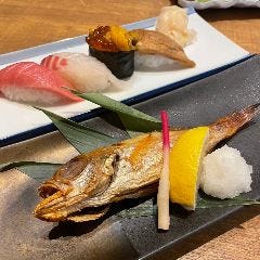 お一人様分のお寿司と焼物のイメージです