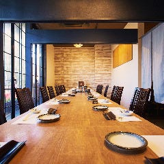 ３つの個室をつなげて20名ほどの宴会も可能です♪