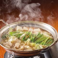 『謹製もつ鍋』だしはこだわりのあごだし！スープは3種類から