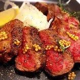 肉の旨味が感じられる牛ステーキ。