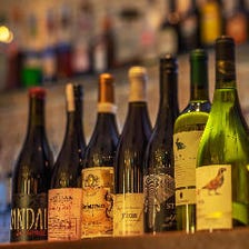 ソムリエ厳選ワインは常時25種
