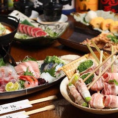 野菜肉巻き串やお刺身など名物料理が勢揃いの宴会コース
