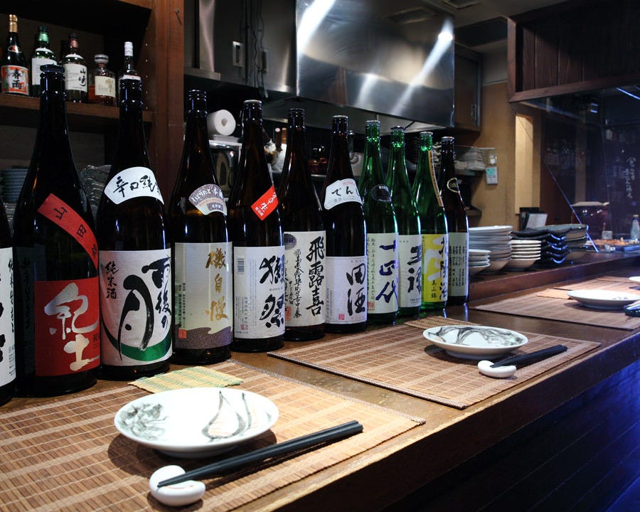 季節の日本酒と料理をお楽しみください。