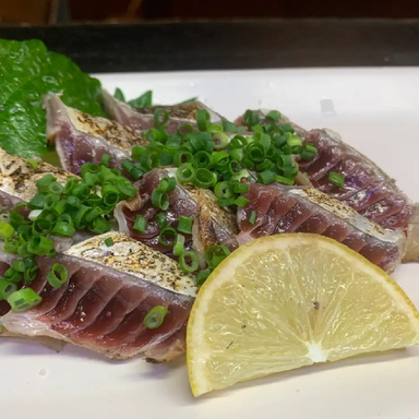 炭火焼とりとん_枕崎誇る希少な部位を贅沢に刺身で