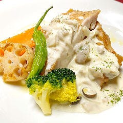鶏もも肉のロースト キノコのクリームソース 温野菜添え