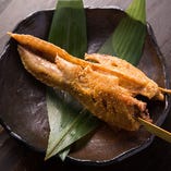 宮崎地鶏を使った『ジャンボ手羽焼き』は、揚げと焼きの2種類