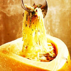 チーズ料理と肉盛りバル 南森町ロマンチック食堂 自慢の食材 10kgの迫力 チーズの王様 パルミジャーノ ぐるなび