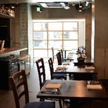 ハイセンスで落ち着いた雰囲気のテーブル席（～16名様）