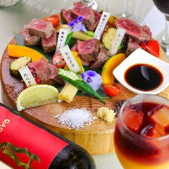 柔らかい肉質と溢れる濃厚な旨みが堪能できる熟成肉も美味