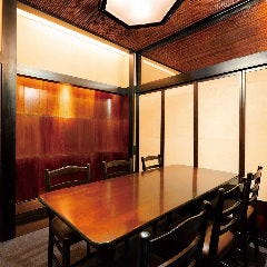 個室のご予約はお早めに！和モダンな雰囲気のテーブル個室を完備