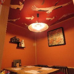 天井に鶴の舞うお部屋