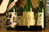 日本酒は常時１４－２０種類取り揃えております