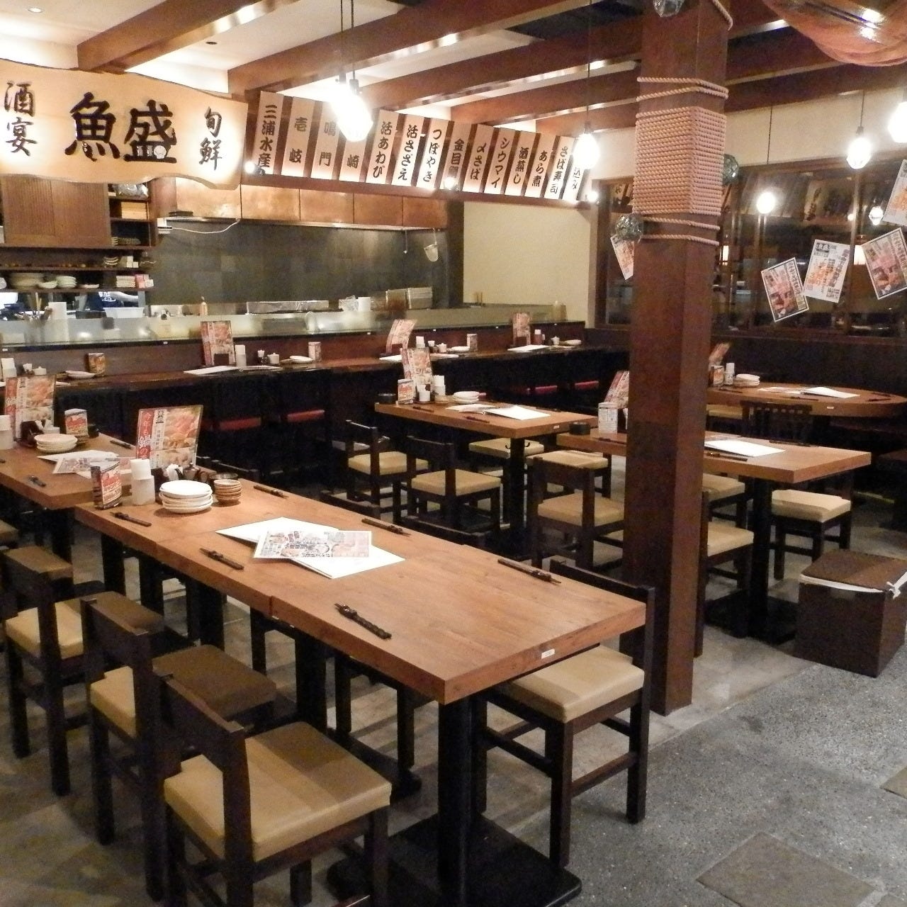 個室海鮮居酒屋 魚盛 新宿三丁目店 席 ぐるなび