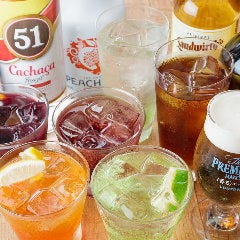 ビールやカクテル、ハイボールなど、多彩に取り揃えています。
