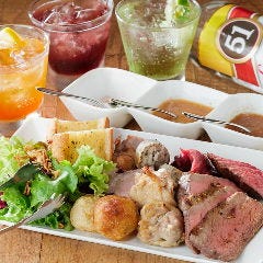 ステーキやパン、パイナップル、グリル野菜など豊富にご用意。