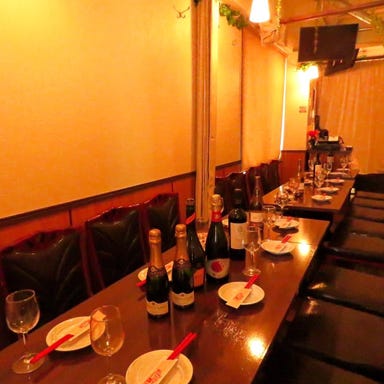 【夜景肉バル】肉寿司食べ放題 サルーテジャポン 渋谷店 店内の画像