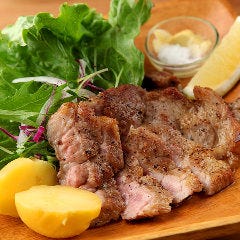 ワインやビールと相性抜群のお肉料理も充実！是非御賞味下さい