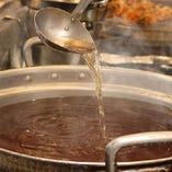 【特製そばつゆ】
ヒシク醤油や鰹・昆布出汁を使用したそばつゆ