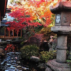 つきじ治作_【庭園を愛でる】
春夏秋冬、うつろう季節をお愉しみください。