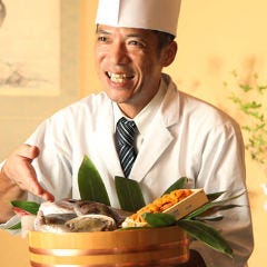 つきじ治作_【ゆき届いた真心】
料理長自らご挨拶に伺います。